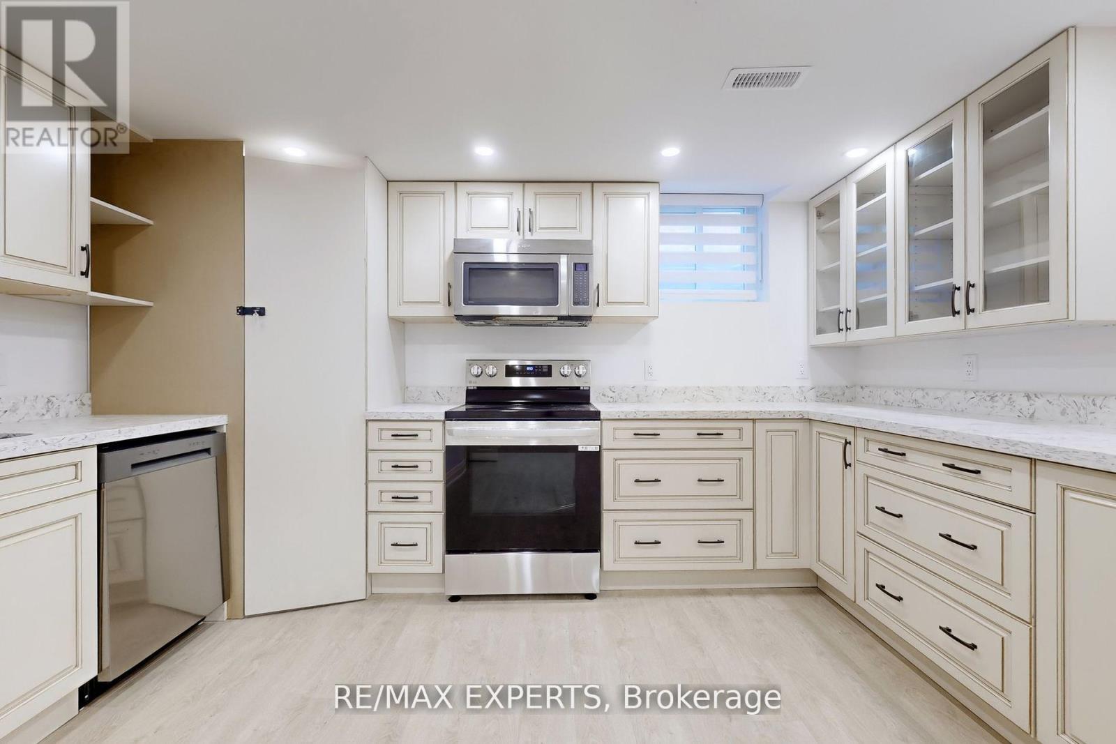 #lower - 1097 Wildwood Drive, Newmarket, Ontario  L3Y 2B6 - Photo 7 - N12865746