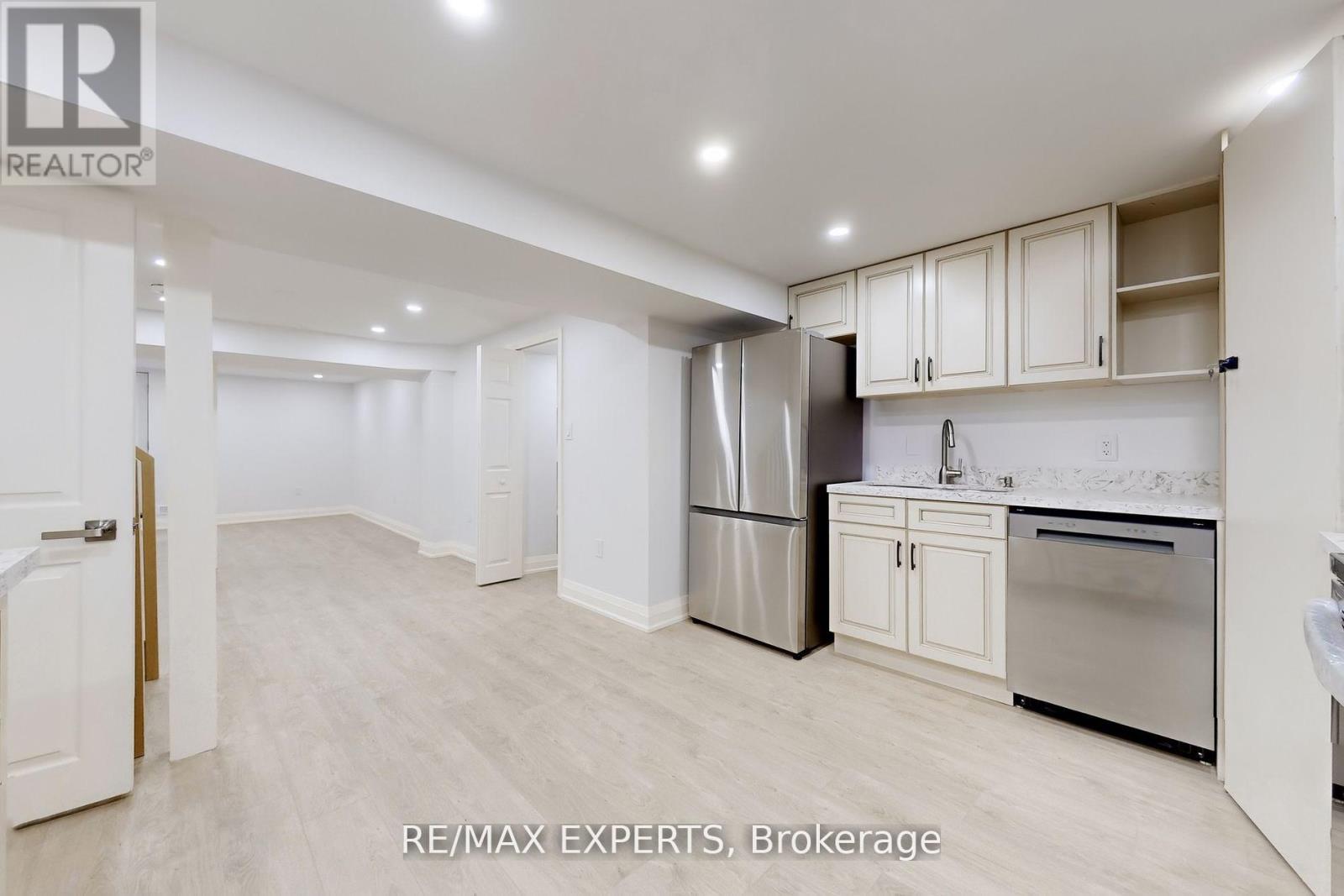 #lower - 1097 Wildwood Drive, Newmarket, Ontario  L3Y 2B6 - Photo 8 - N12865746