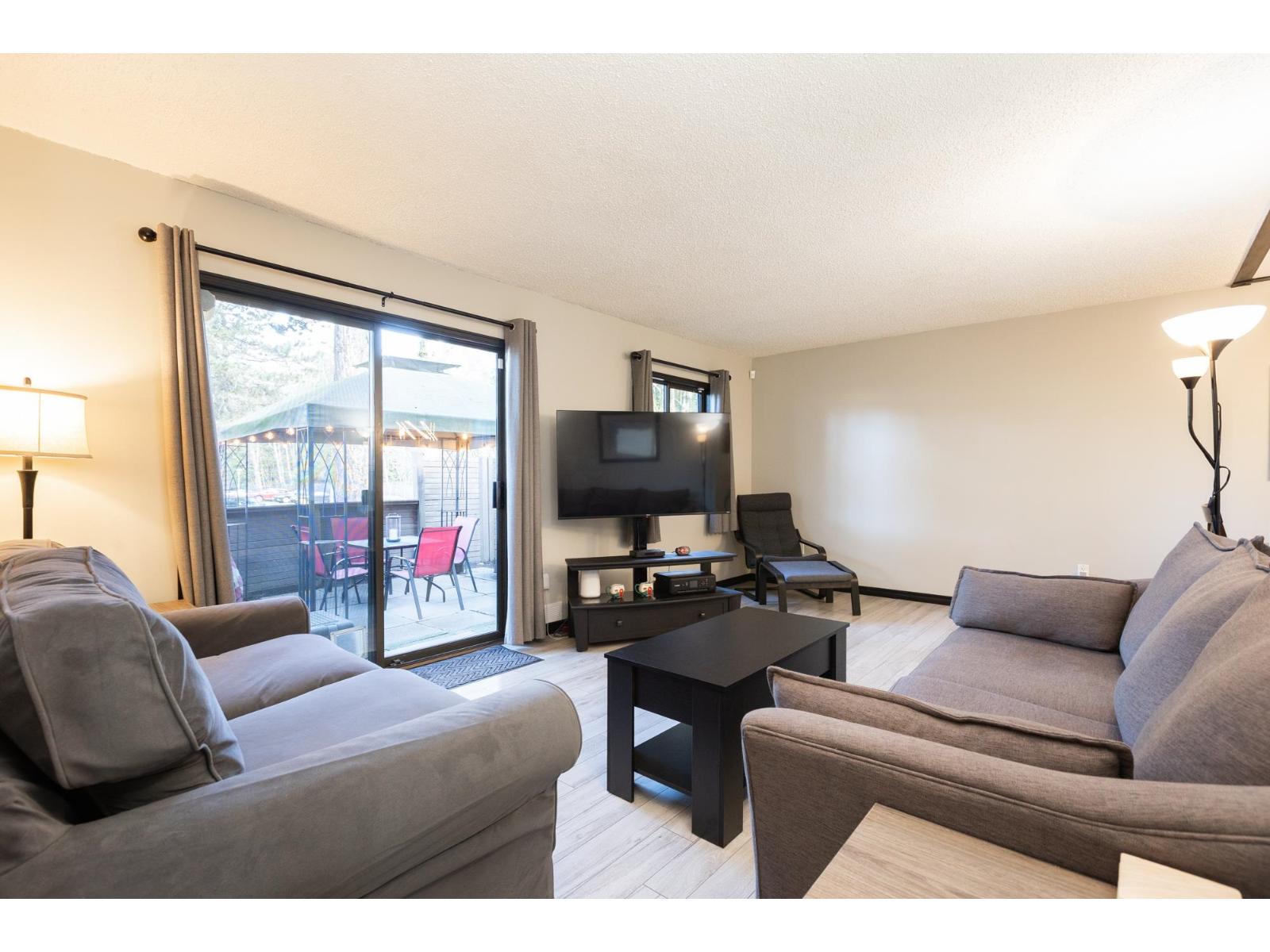 4 14171 104 Avenue, Surrey, British Columbia  V3T 1X6 - Photo 3 - R3097244