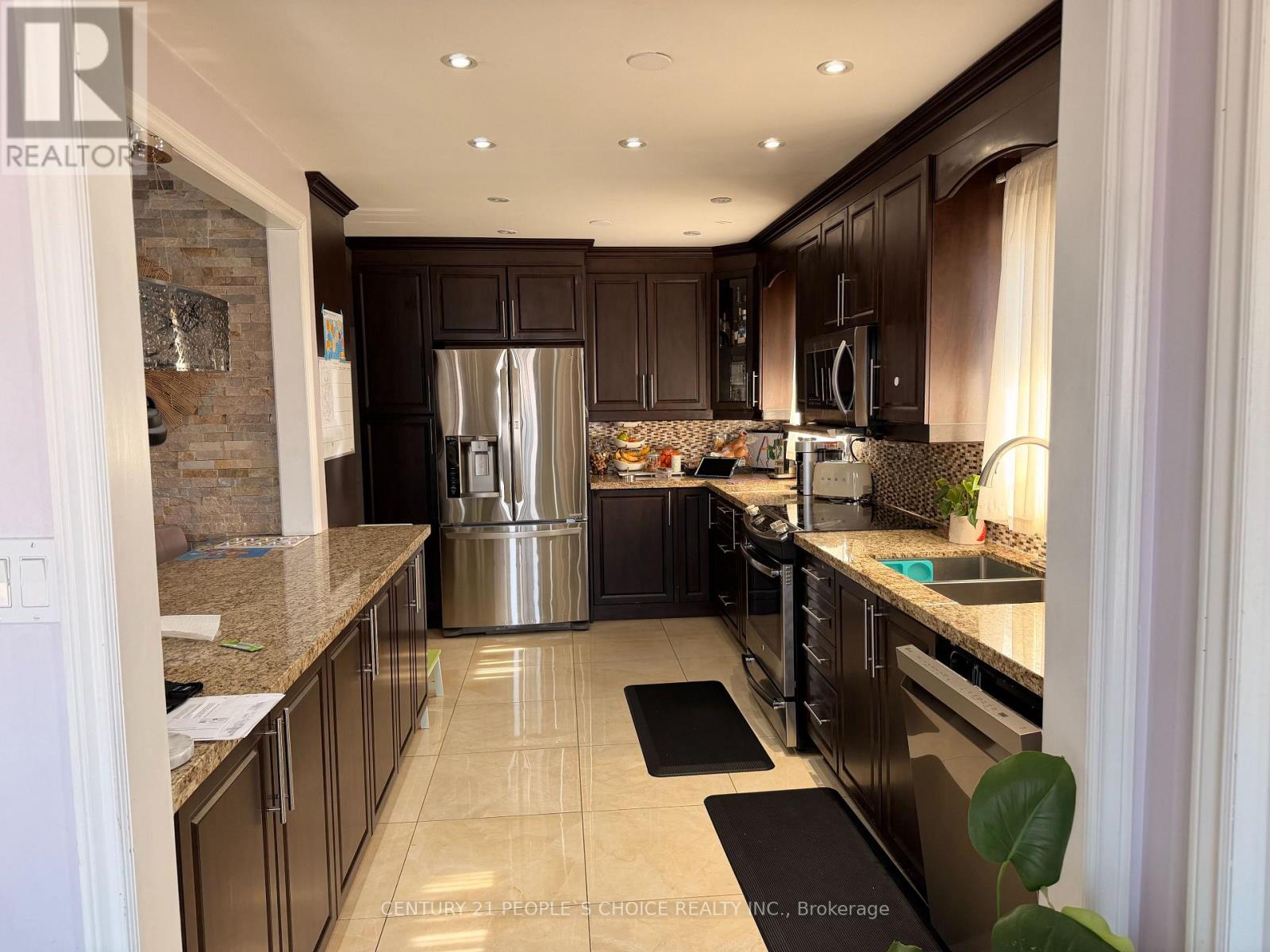 46 Abell Drive, Brampton, Ontario  L6V 2V8 - Photo 4 - W12861464