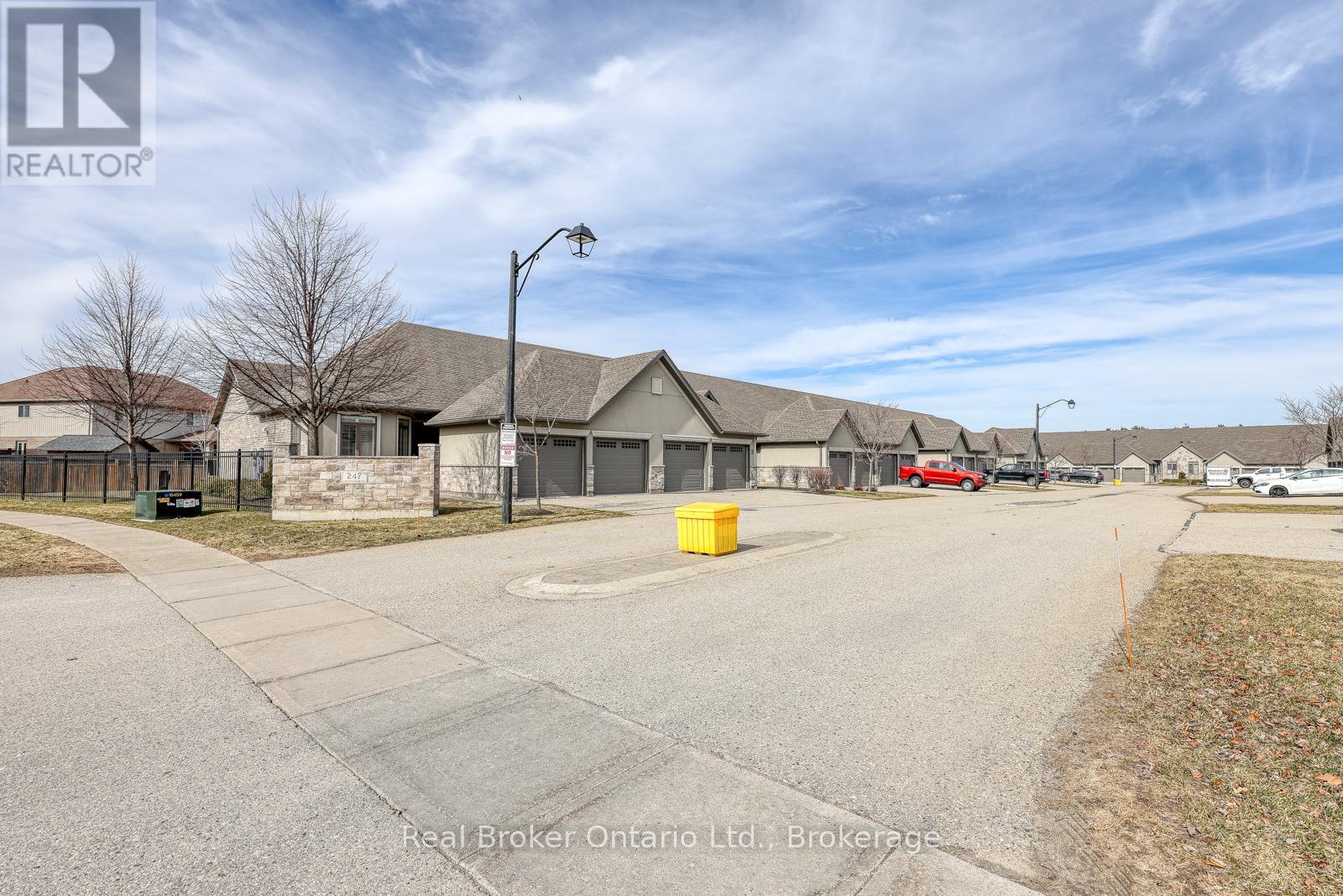 2 - 247 Munnoch Boulevard, Woodstock, Ontario  N4T 0K2 - Photo 12 - X12865964