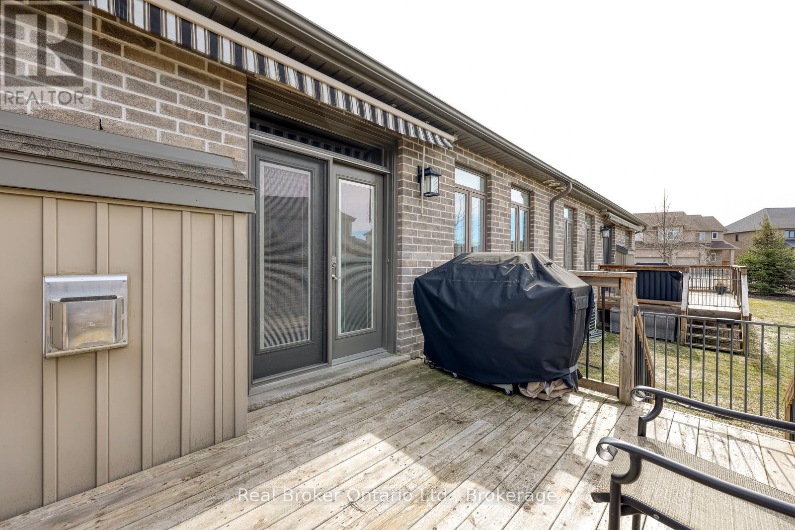 2 - 247 Munnoch Boulevard, Woodstock, Ontario  N4T 0K2 - Photo 4 - X12865964