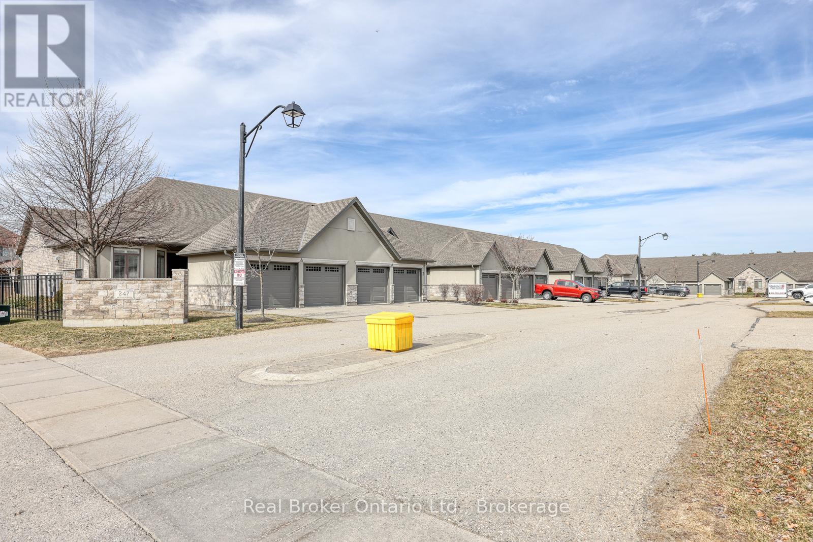 2 - 247 Munnoch Boulevard, Woodstock, Ontario  N4T 0K2 - Photo 8 - X12865964