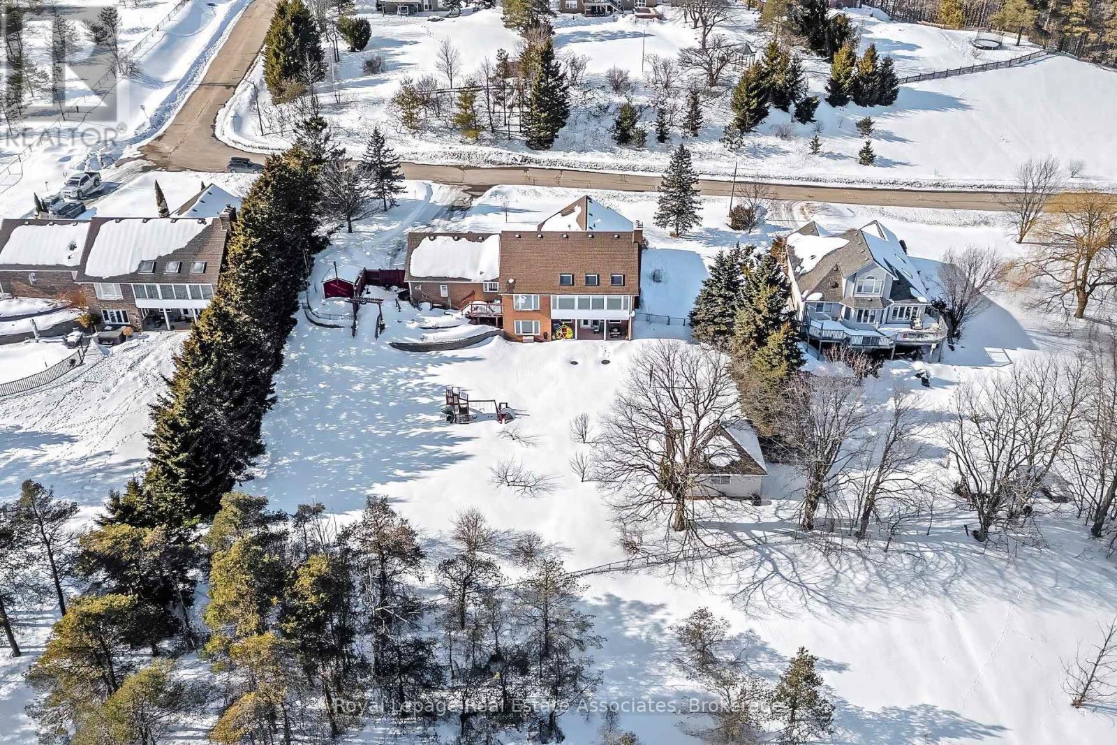 10 Kildare Drive, Erin, Ontario  N0B 1T0 - Photo 44 - X12842706