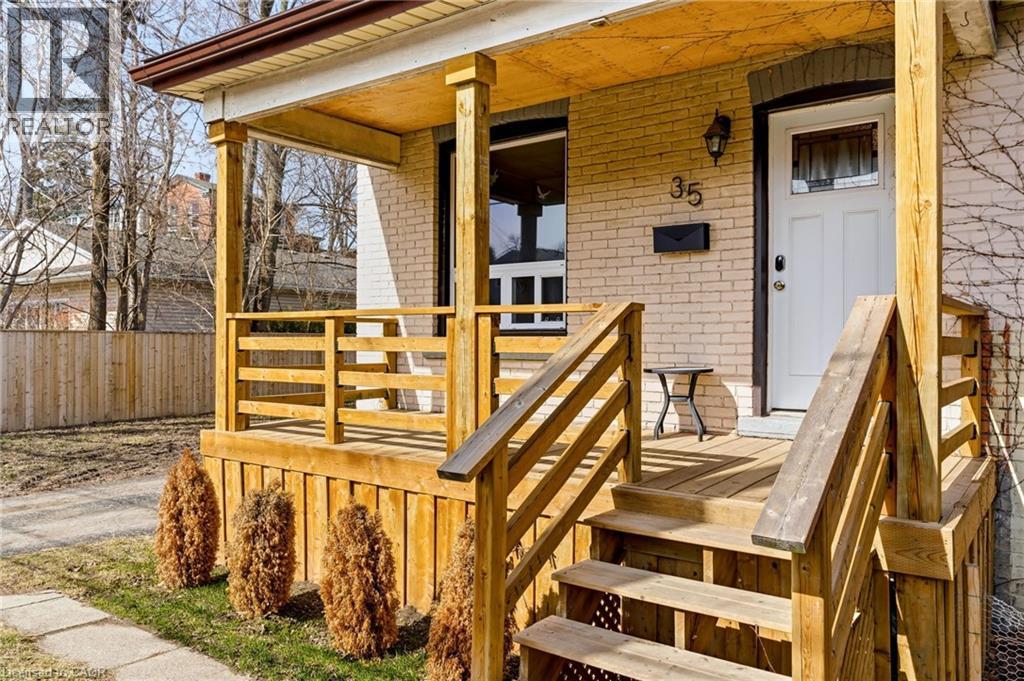 35 DUNDAS Street, Dundas, Ontario