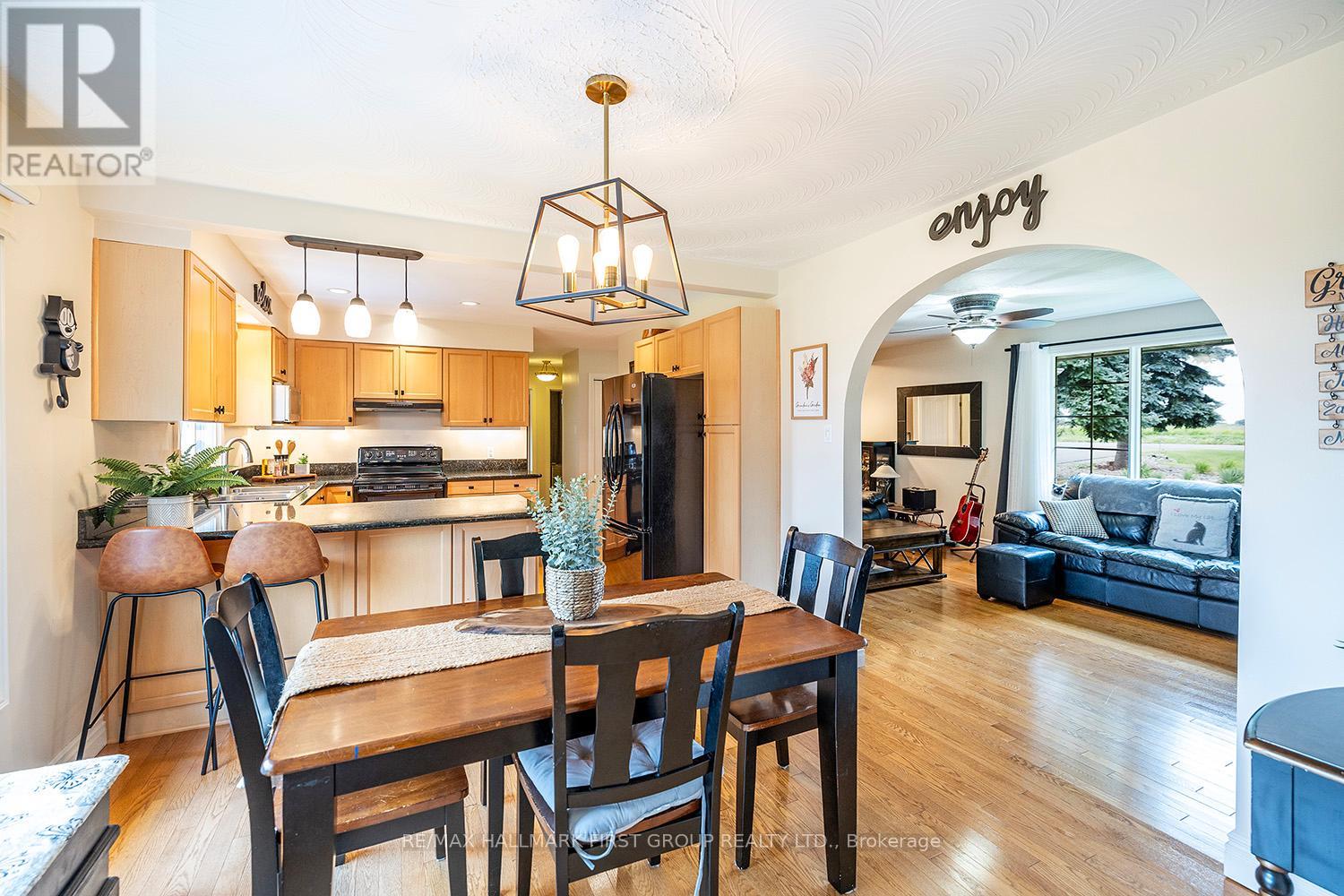 122 Gilson Point Road, Kawartha Lakes, Ontario  K0M 2C0 - Photo 9 - X12865890