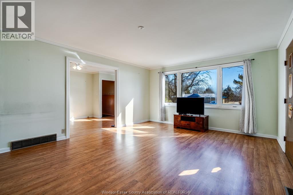 332 Queen Street, Kingsville, Ontario  N9Y 2J3 - Photo 3 - 26004962