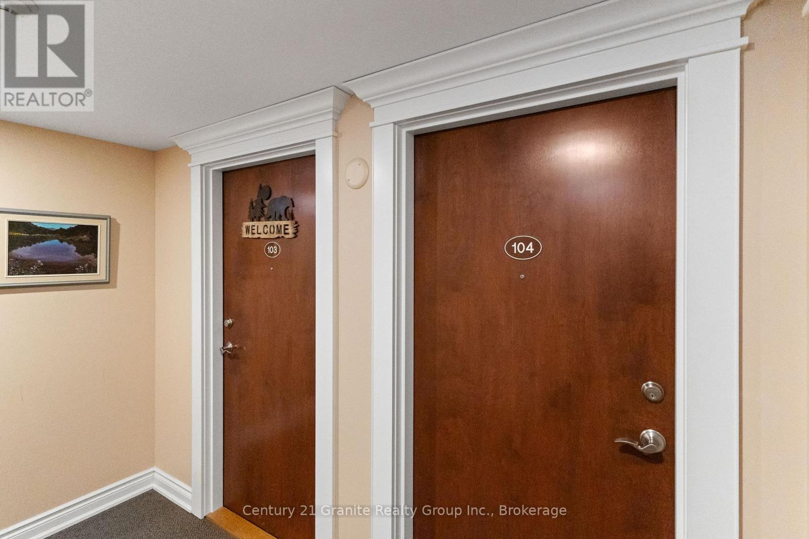 104 - 9 Newcastle Street, Minden Hills, Ontario  K0M 2K0 - Photo 3 - X12865844