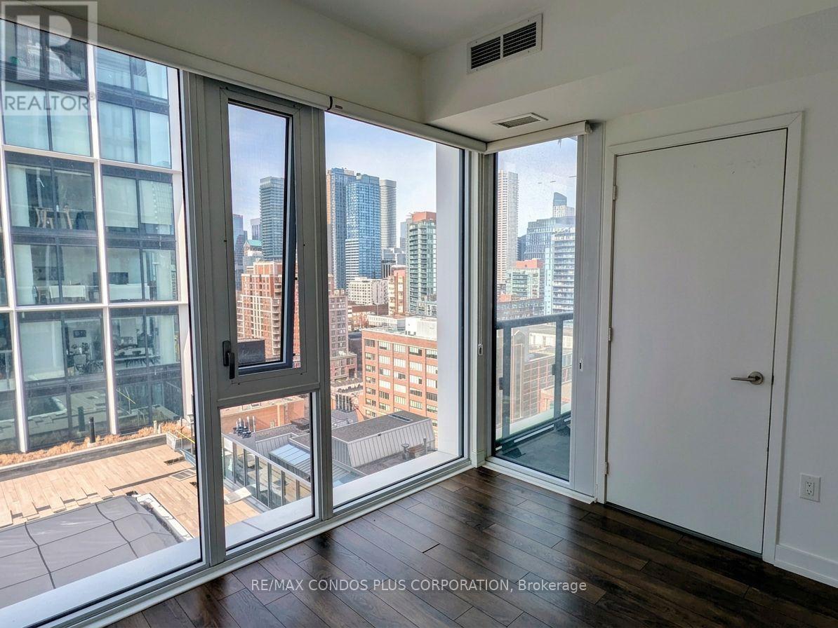 1617 - 158 Front Street E, Toronto, Ontario  M5A 0K9 - Photo 8 - C12864302