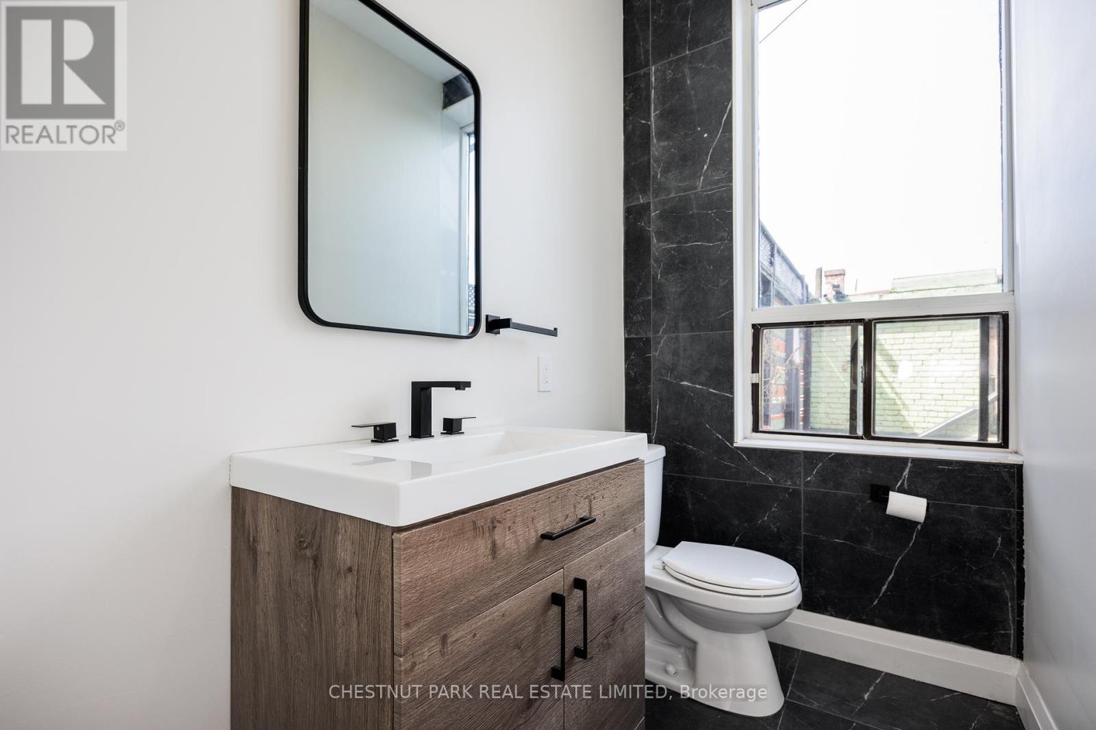 2 - 414 1/2 Spadina Avenue, Toronto, Ontario  M5T 2G7 - Photo 18 - C12865906