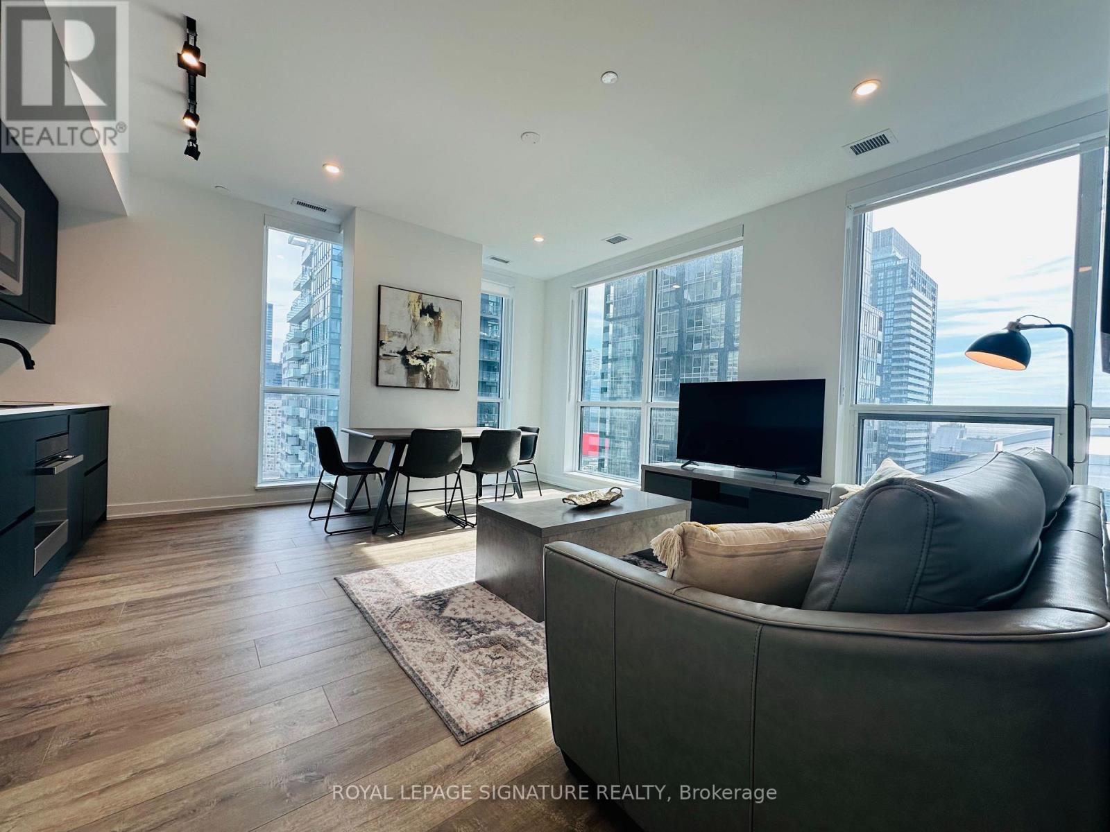 2602 - 327 King Street W, Toronto, Ontario  M5V 0W7 - Photo 2 - C12866102