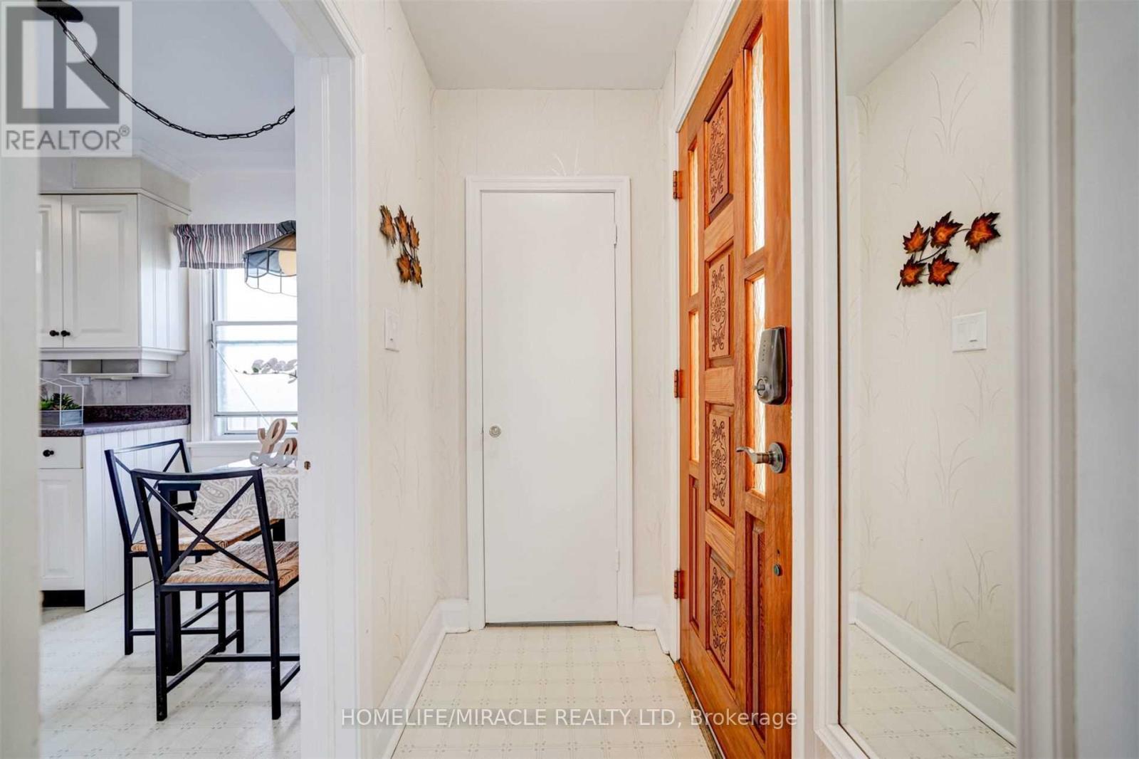 Main&se - 10 Sundridge Drive, Toronto, Ontario  M1L 2J3 - Photo 2 - E12865974