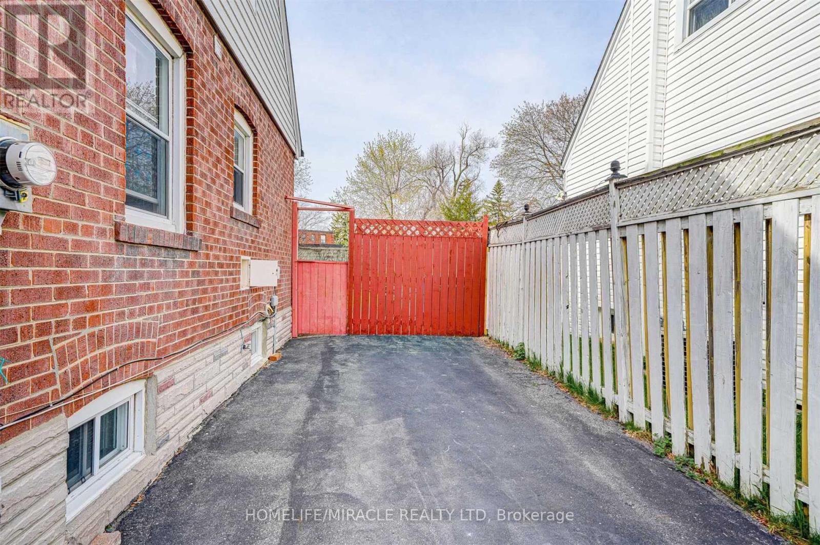 Main&se - 10 Sundridge Drive, Toronto, Ontario  M1L 2J3 - Photo 23 - E12865974