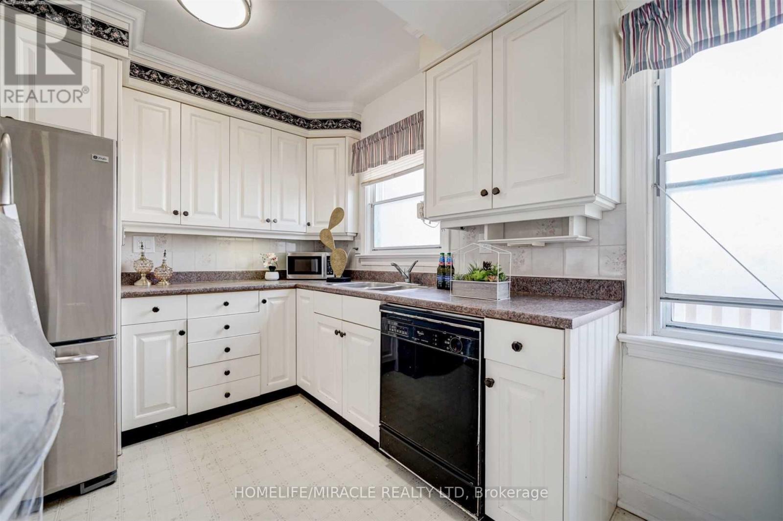 Main&se - 10 Sundridge Drive, Toronto, Ontario  M1L 2J3 - Photo 8 - E12865974