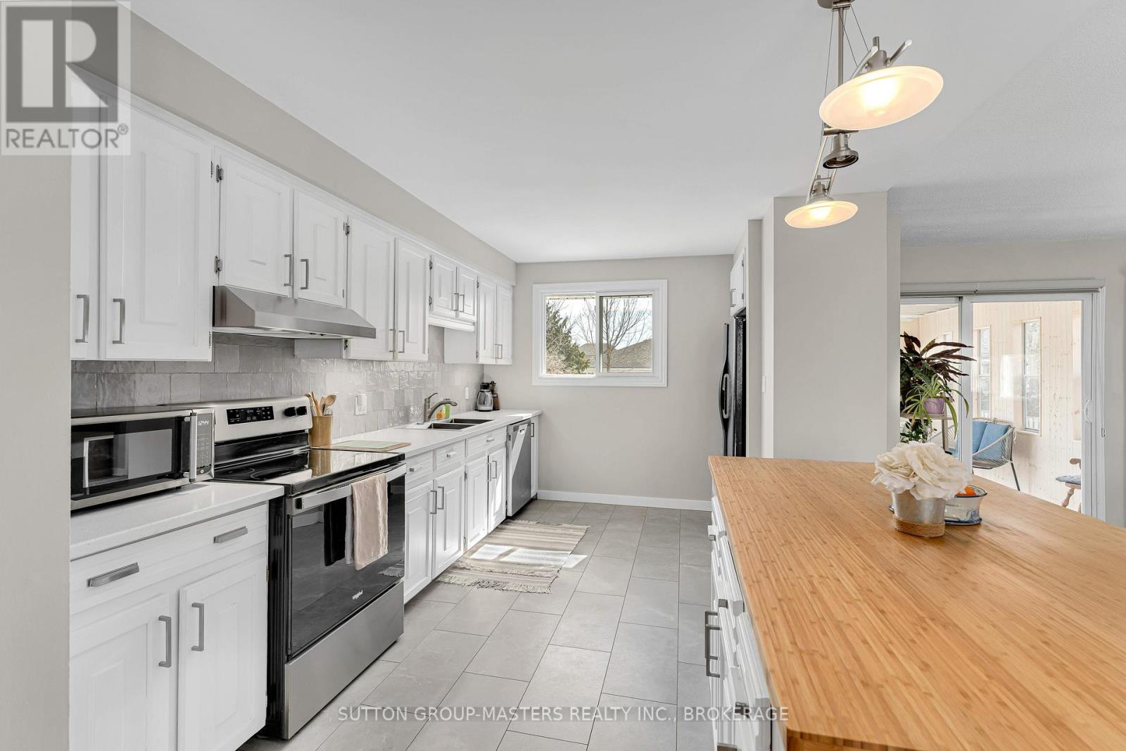 51 Mortensen Drive, Loyalist (Amherstview), Ontario  K7N 1W2 - Photo 9 - X12865898