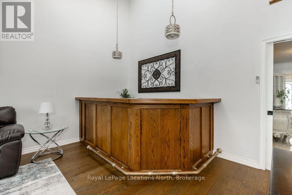 1180 River Road W, Wasaga Beach, Ontario  L9Z 2W7 - Photo 12 - S12857408