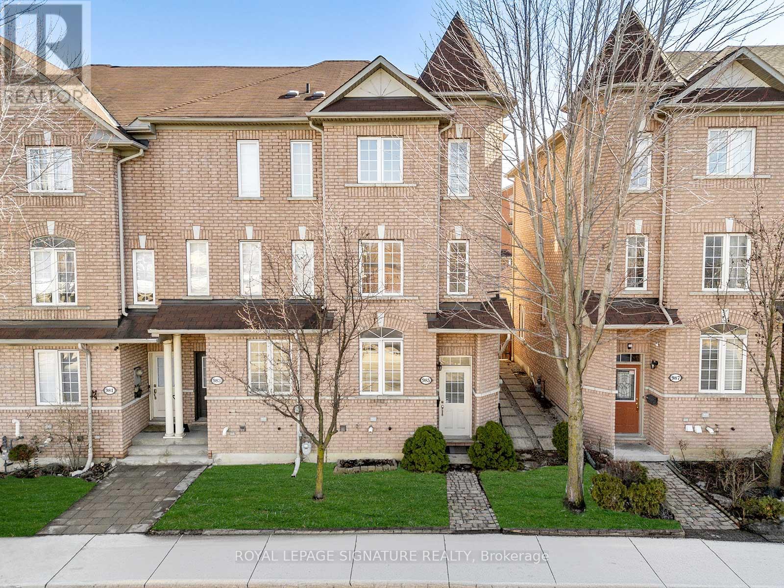 985 ROSELAWN AVENUE, Toronto, Ontario