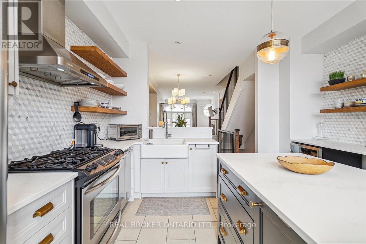 25 Ruby Lang Lane, Toronto, Ontario  M8Z 0B8 - Photo 11 - W12865816