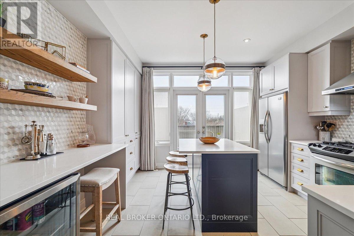 25 Ruby Lang Lane, Toronto, Ontario  M8Z 0B8 - Photo 9 - W12865816