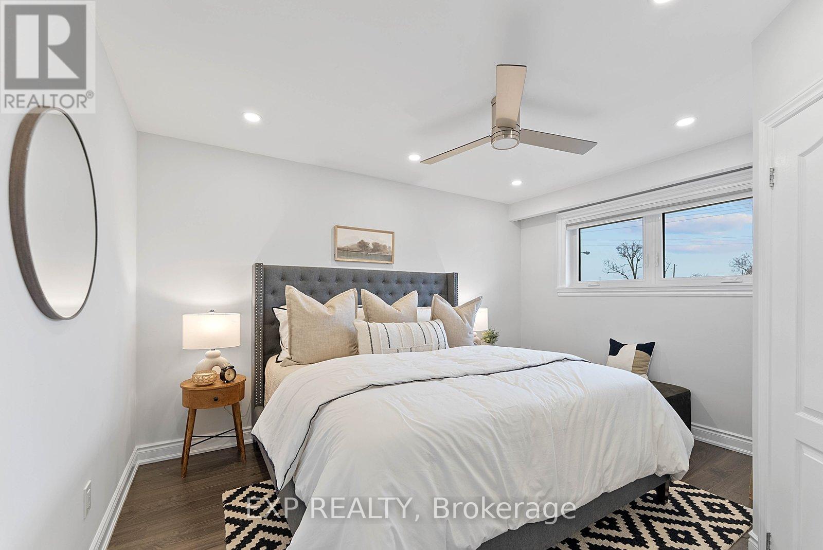 39 Hobden Place, Toronto, Ontario  M9R 3R6 - Photo 14 - W12865840