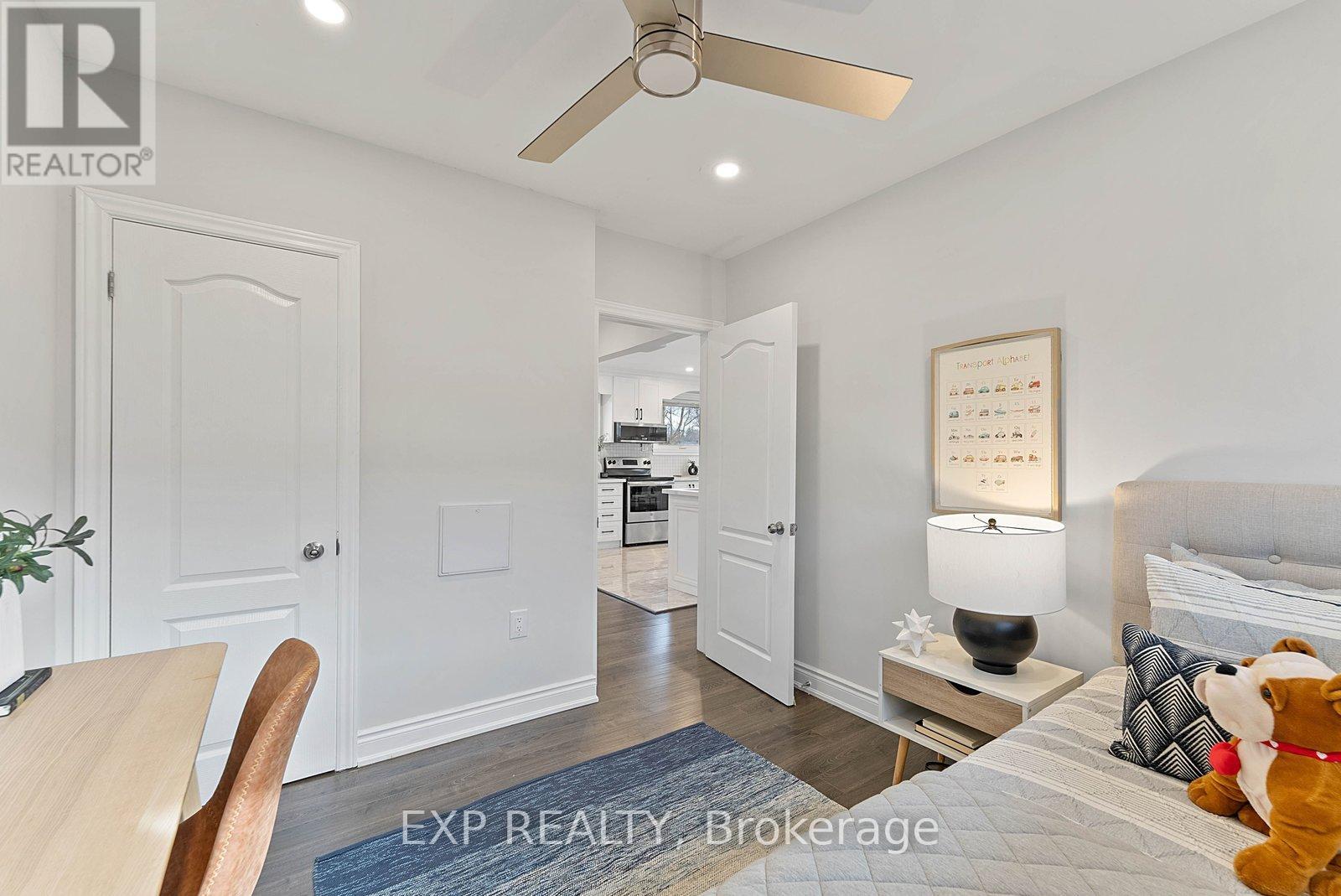 39 Hobden Place, Toronto, Ontario  M9R 3R6 - Photo 18 - W12865840