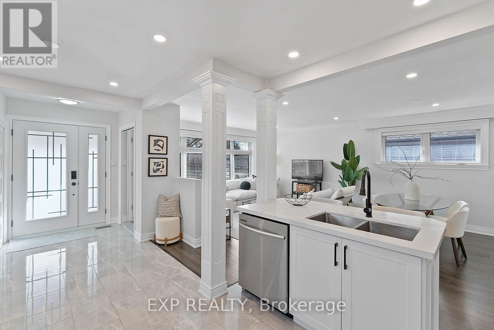 39 Hobden Place, Toronto, Ontario  M9R 3R6 - Photo 2 - W12865840