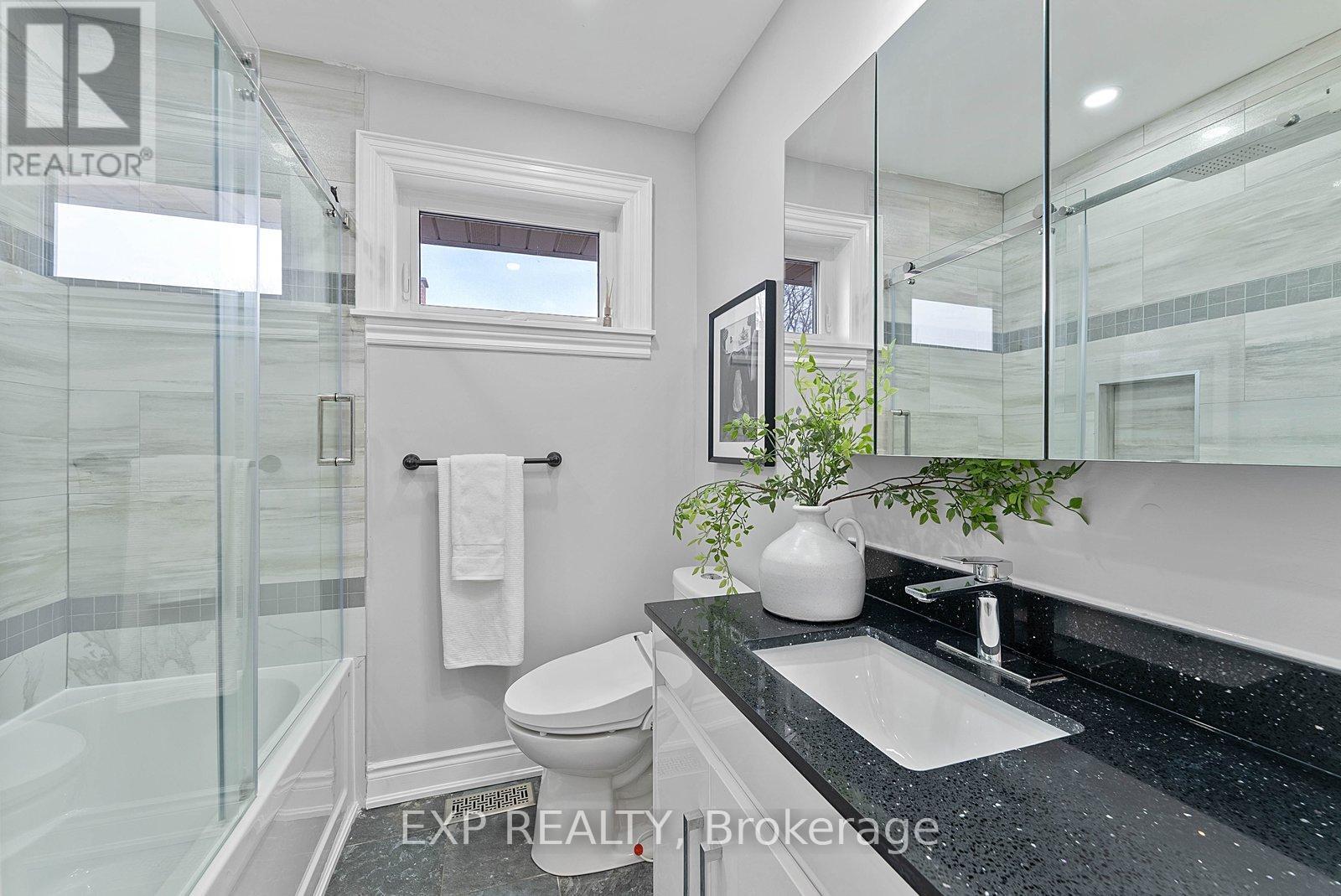 39 Hobden Place, Toronto, Ontario  M9R 3R6 - Photo 21 - W12865840