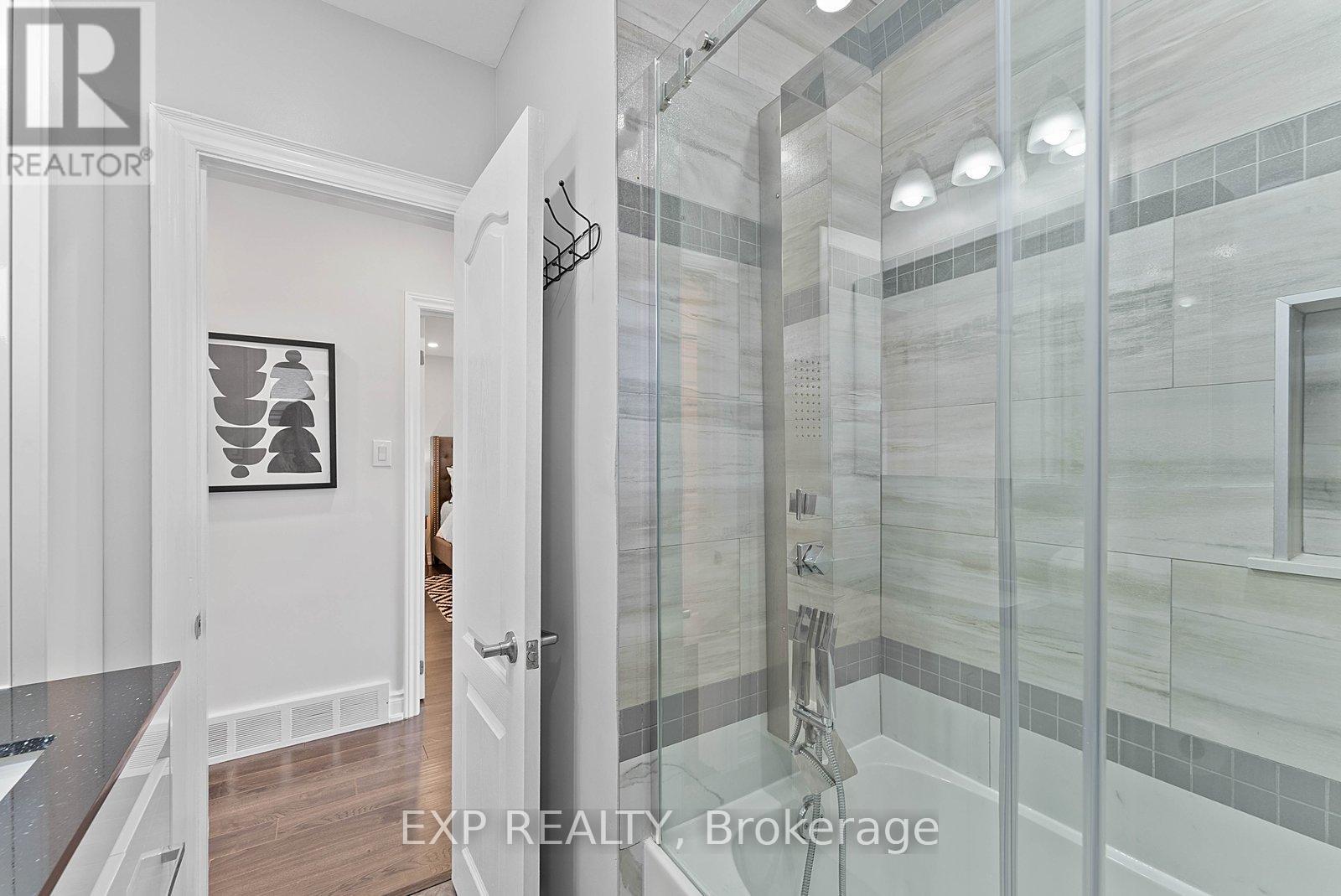 39 Hobden Place, Toronto, Ontario  M9R 3R6 - Photo 23 - W12865840