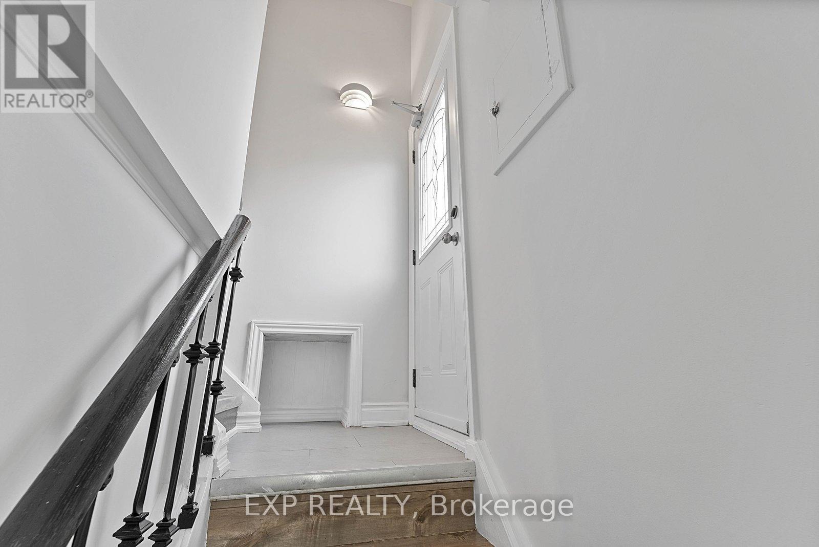 39 Hobden Place, Toronto, Ontario  M9R 3R6 - Photo 25 - W12865840