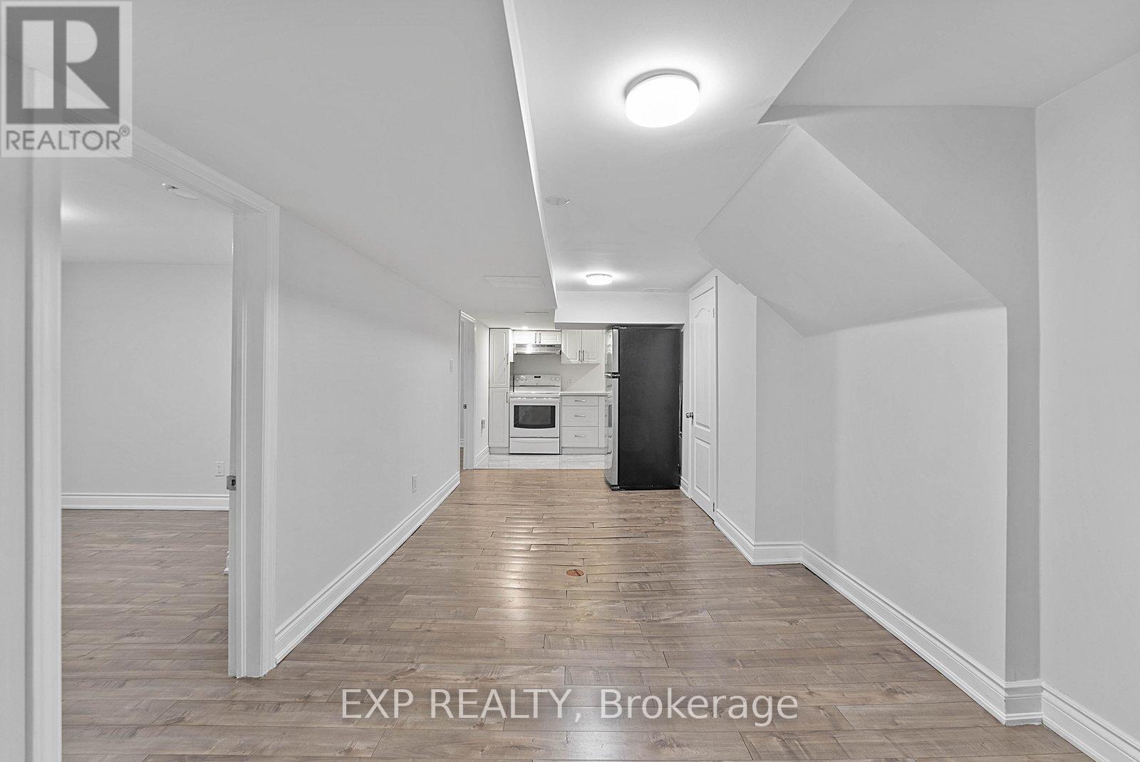 39 Hobden Place, Toronto, Ontario  M9R 3R6 - Photo 26 - W12865840