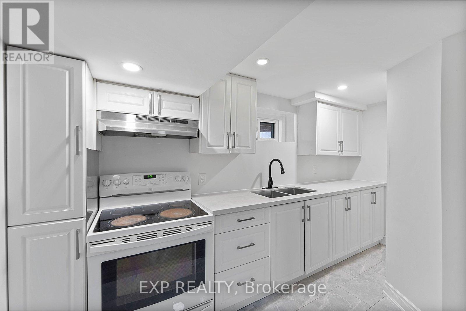 39 Hobden Place, Toronto, Ontario  M9R 3R6 - Photo 27 - W12865840