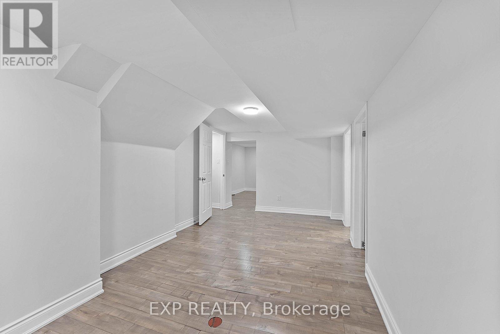 39 Hobden Place, Toronto, Ontario  M9R 3R6 - Photo 28 - W12865840