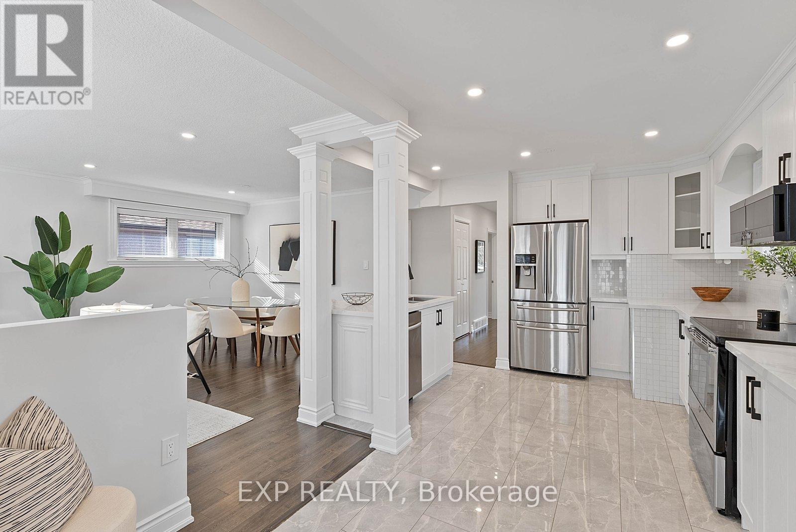 39 Hobden Place, Toronto, Ontario  M9R 3R6 - Photo 3 - W12865840