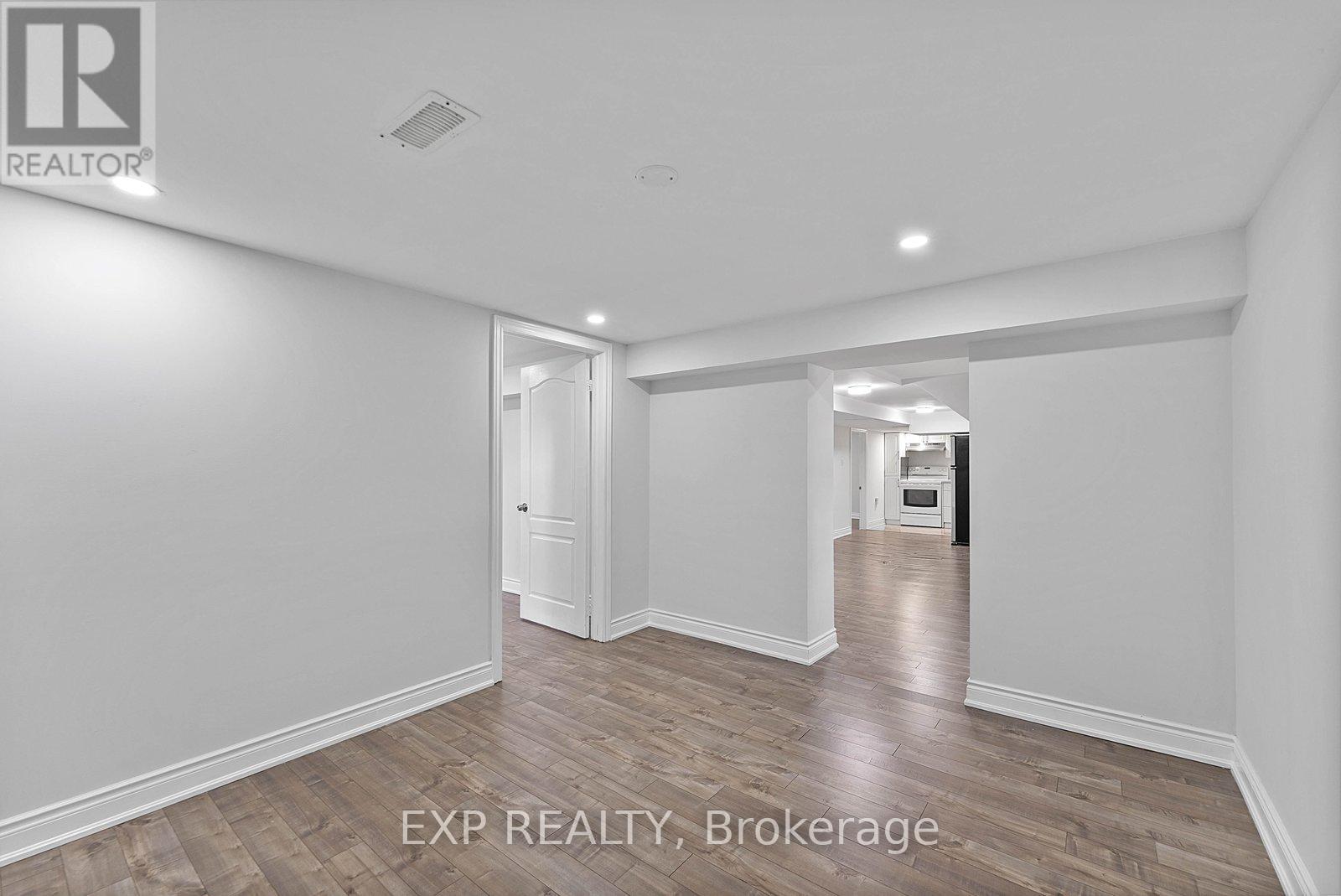 39 Hobden Place, Toronto, Ontario  M9R 3R6 - Photo 30 - W12865840