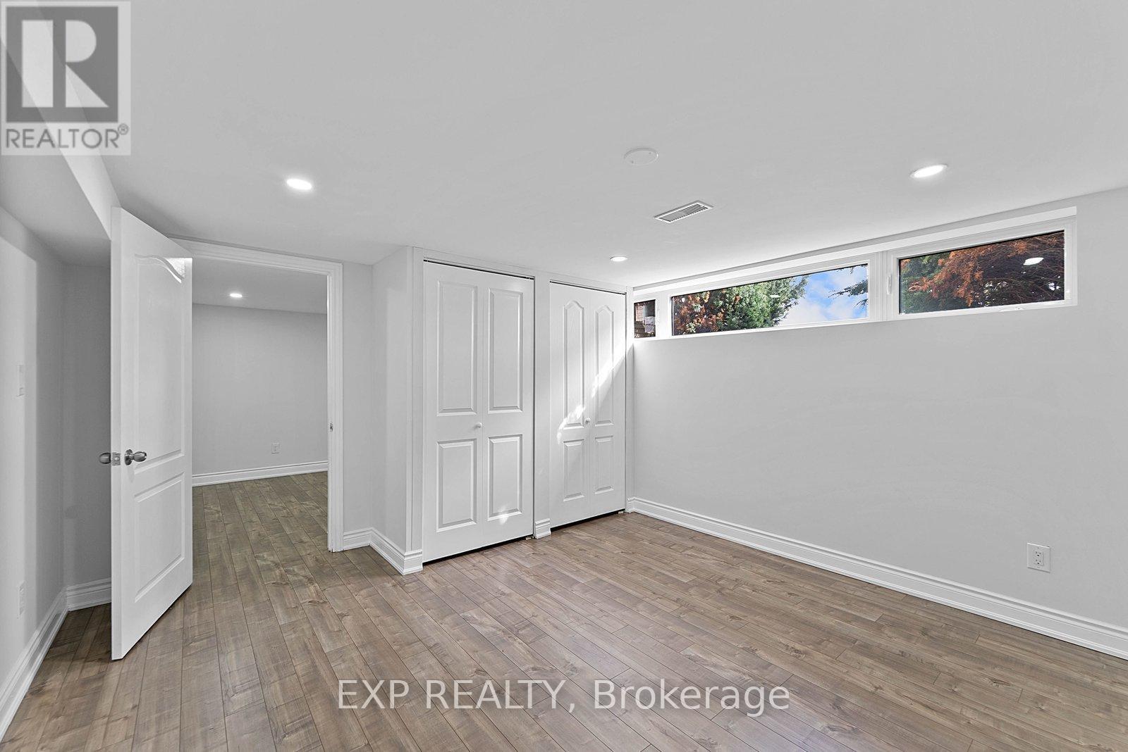 39 Hobden Place, Toronto, Ontario  M9R 3R6 - Photo 32 - W12865840