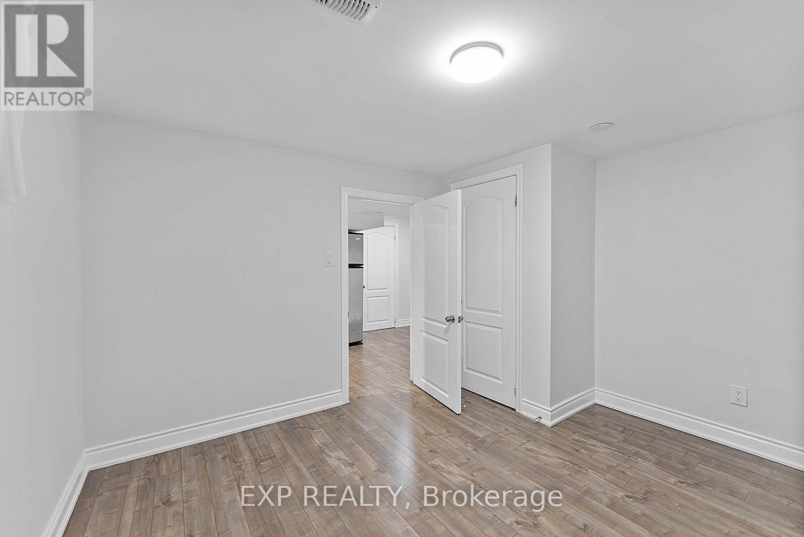 39 Hobden Place, Toronto, Ontario  M9R 3R6 - Photo 34 - W12865840