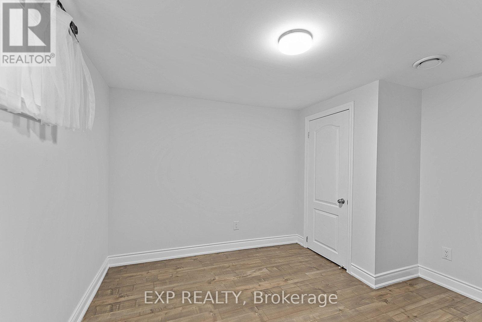 39 Hobden Place, Toronto, Ontario  M9R 3R6 - Photo 35 - W12865840