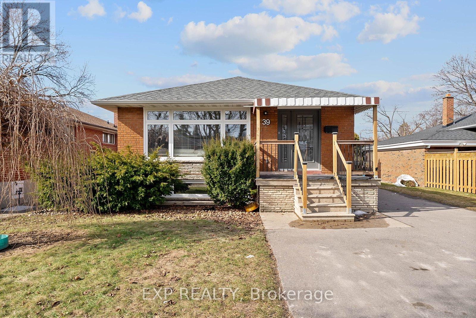 39 Hobden Place, Toronto, Ontario  M9R 3R6 - Photo 39 - W12865840