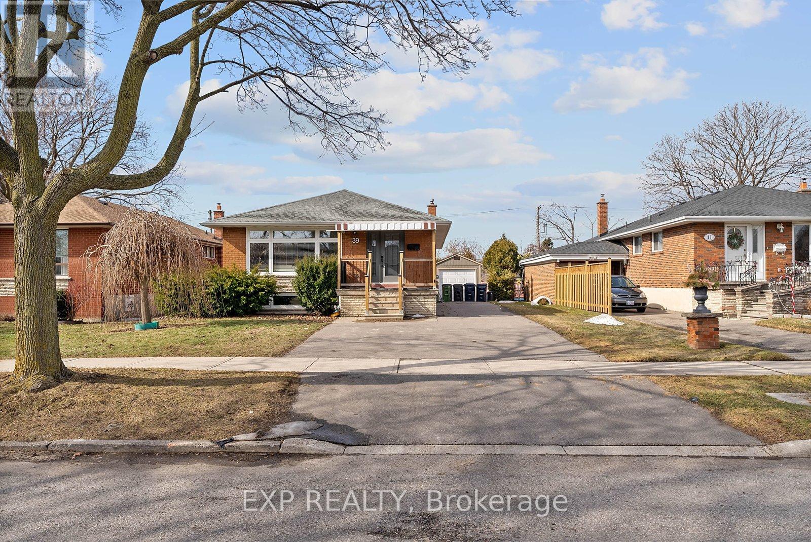 39 Hobden Place, Toronto, Ontario  M9R 3R6 - Photo 40 - W12865840