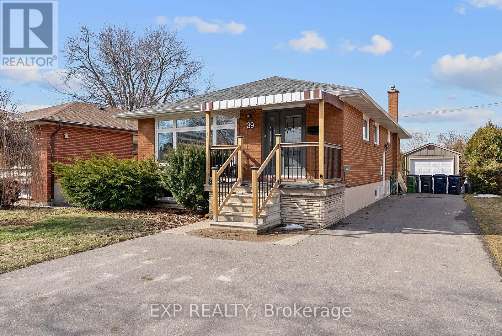 39 Hobden Place, Toronto, Ontario  M9R 3R6 - Photo 41 - W12865840