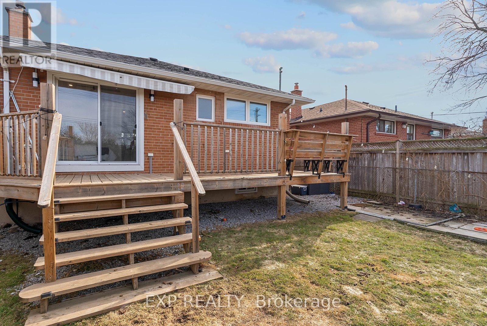 39 Hobden Place, Toronto, Ontario  M9R 3R6 - Photo 44 - W12865840