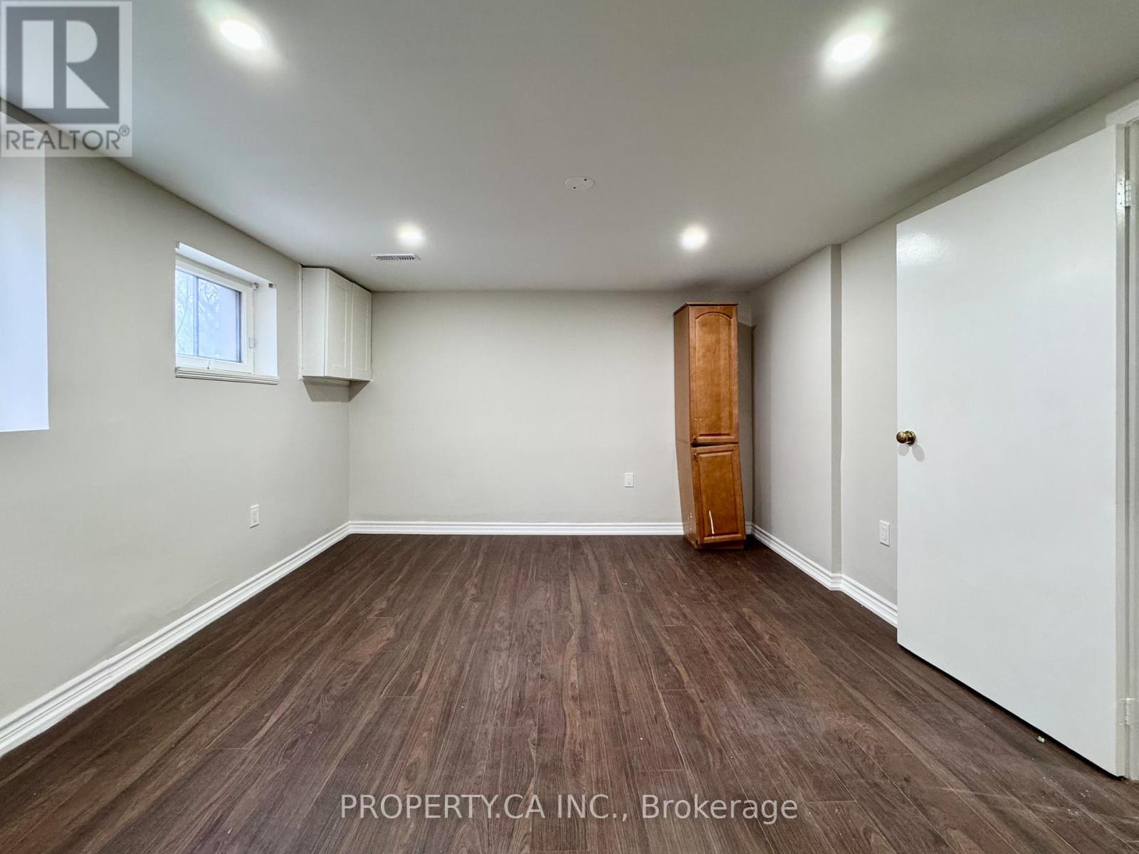 Lower - 2221 Buttonbush Crescent, Mississauga, Ontario  L5L 1C4 - Photo 3 - W12865842