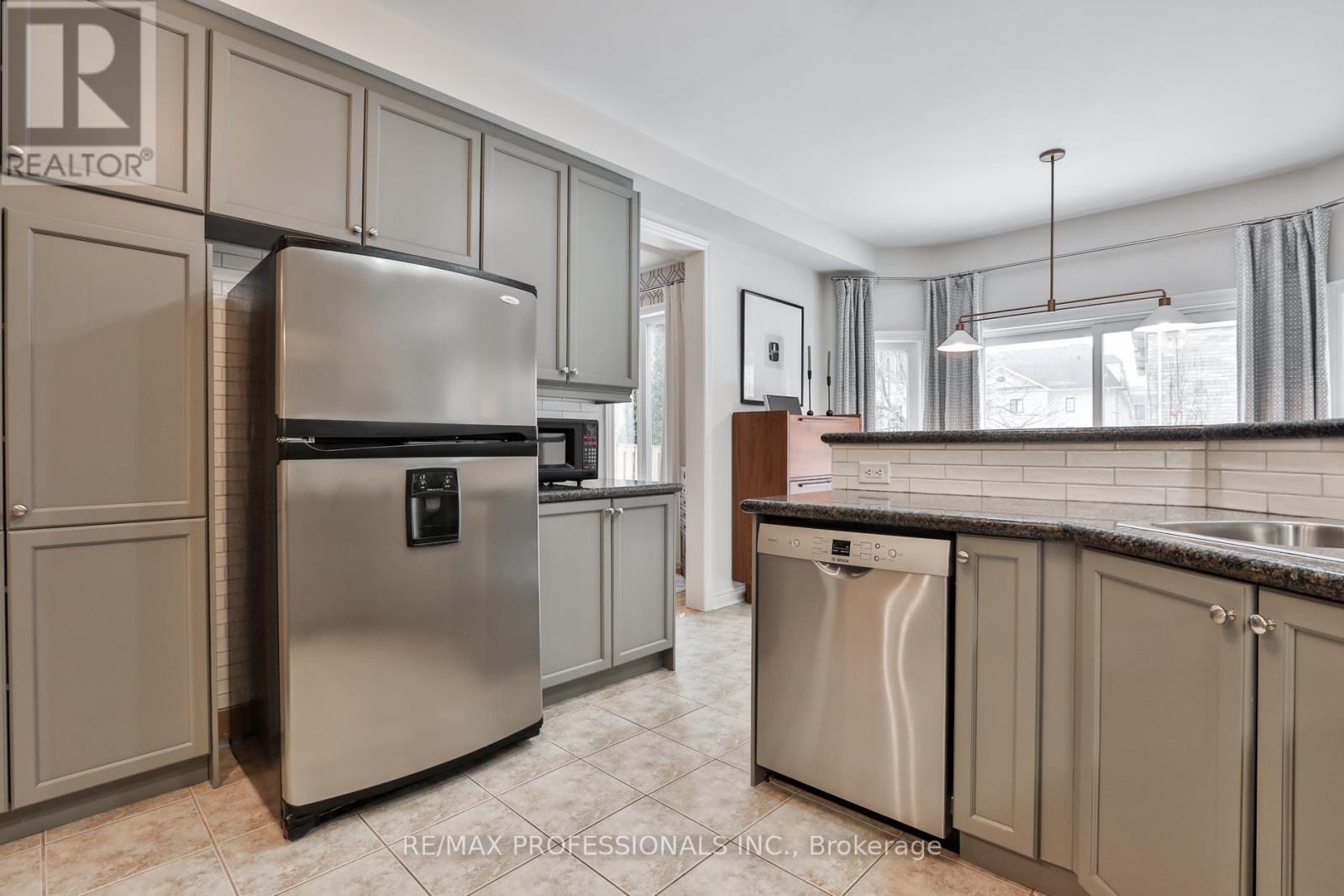 29 Callisto Court, Mississauga, Ontario  L5M 0A1 - Photo 14 - W12865972