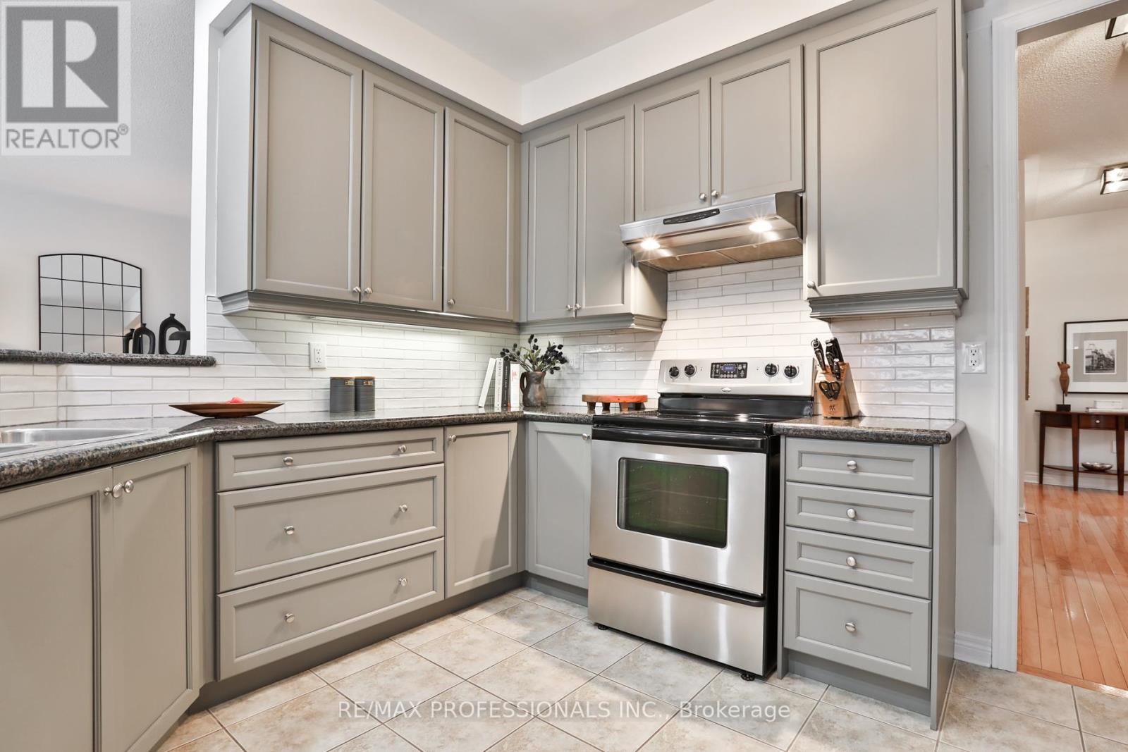 29 Callisto Court, Mississauga, Ontario  L5M 0A1 - Photo 15 - W12865972