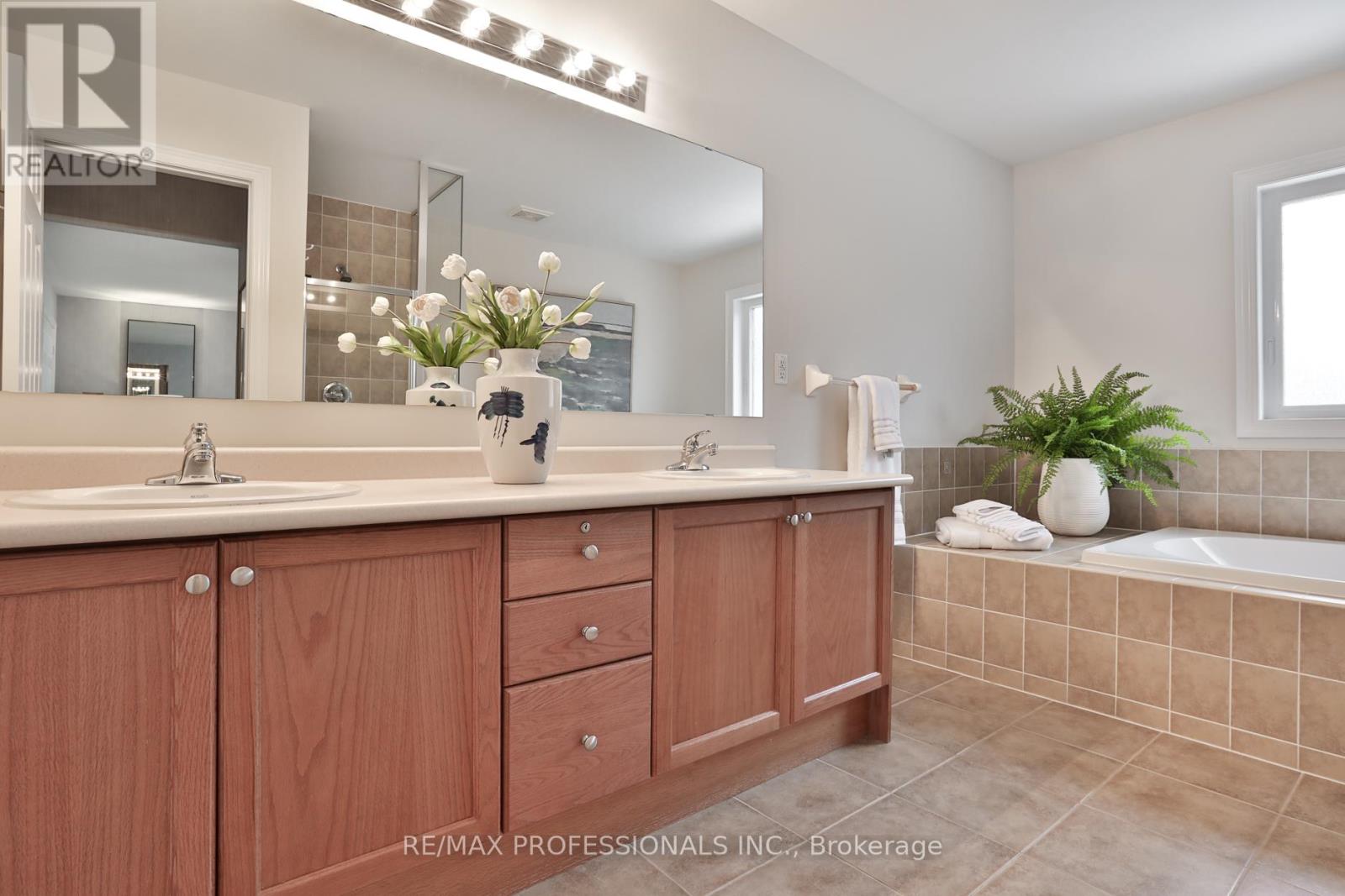 29 Callisto Court, Mississauga, Ontario  L5M 0A1 - Photo 29 - W12865972