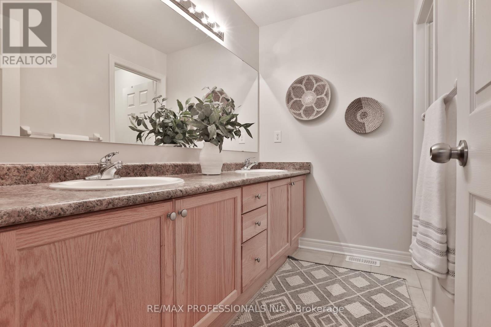 29 Callisto Court, Mississauga, Ontario  L5M 0A1 - Photo 39 - W12865972