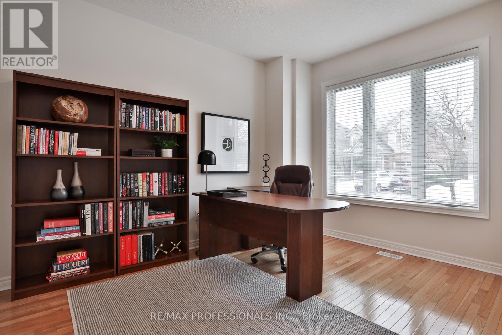 29 Callisto Court, Mississauga, Ontario  L5M 0A1 - Photo 4 - W12865972