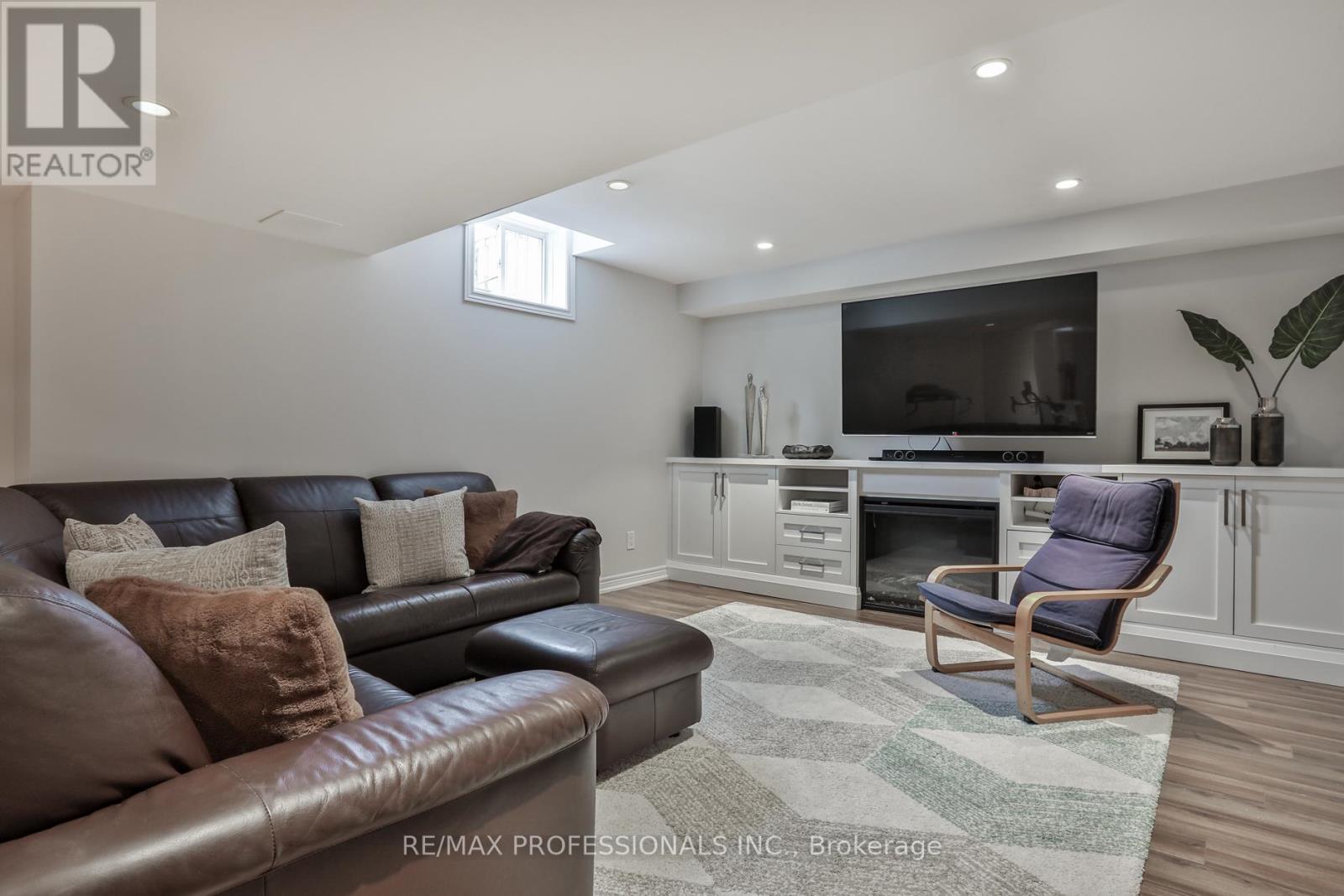 29 Callisto Court, Mississauga, Ontario  L5M 0A1 - Photo 42 - W12865972