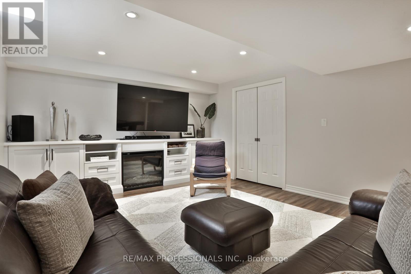 29 Callisto Court, Mississauga, Ontario  L5M 0A1 - Photo 43 - W12865972