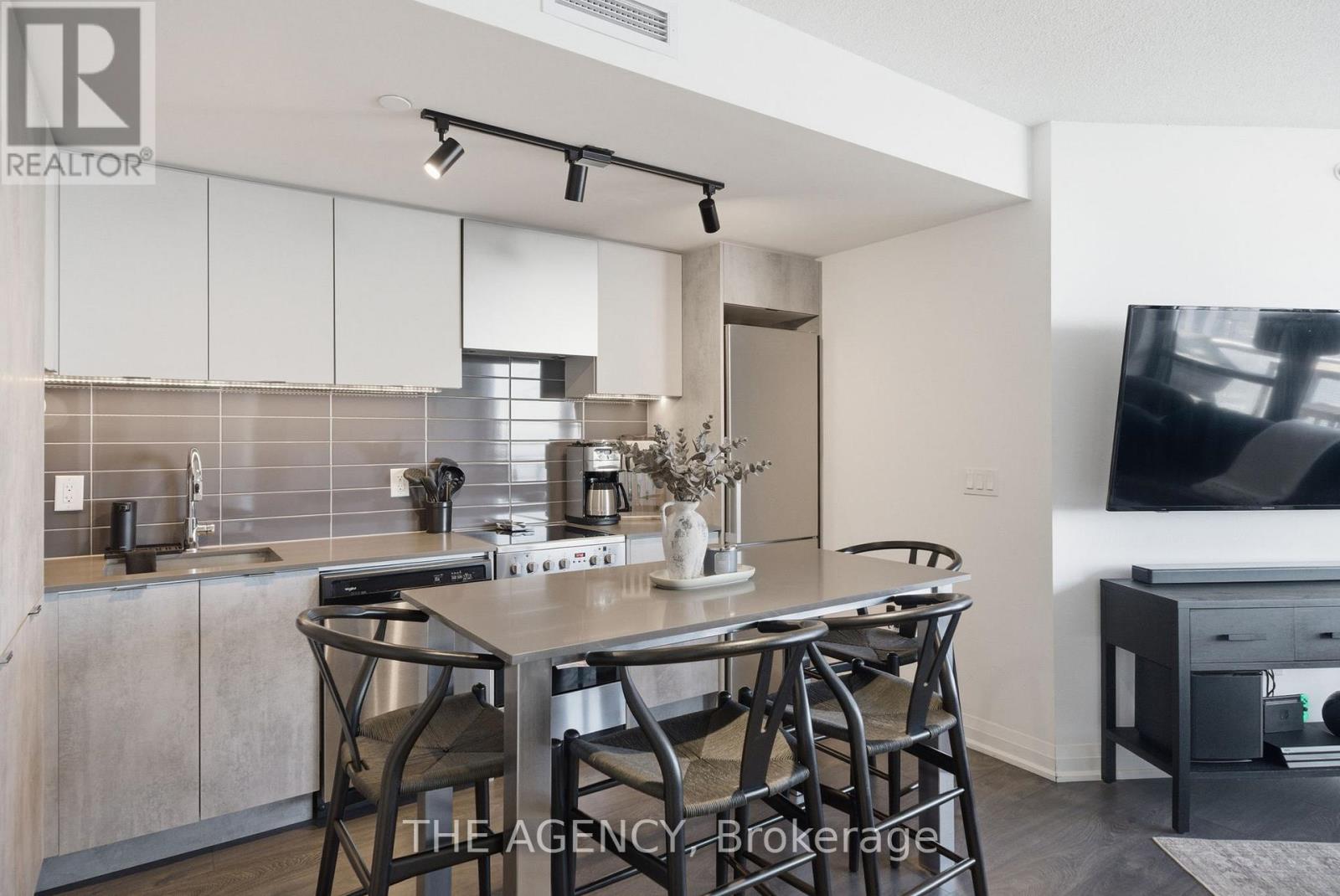 1907 - 30 Gibbs Road, Toronto, Ontario  M9B 0E4 - Photo 5 - W12865982